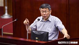 台北市長柯文哲出席市議會總質詢。 （圖／記者林敬旻攝）