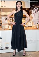 簡沛恩賣珍奶口味洗髮精。（記者邱榮吉/攝影）