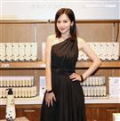 簡沛恩賣珍奶口味洗髮精。（記者邱榮吉/攝影）