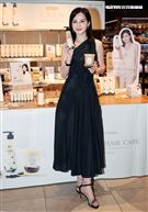 簡沛恩賣珍奶口味洗髮精。（記者邱榮吉/攝影）