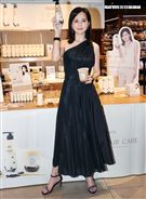 簡沛恩賣珍奶口味洗髮精。（記者邱榮吉/攝影）