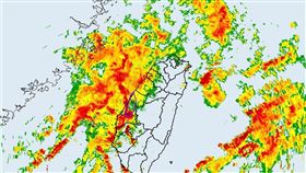 鋒面逼近！雨彈開炸中南部9縣市　大雨特報防雷擊強陣風
圖翻攝自中央氣象局