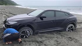 藍寶堅尼卡沙灘　翻攝自重機車友▕ 各區路況、天氣回報中心