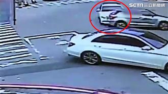 悚！賓士撞寶雅⋯婦站騎樓被撞秒消失