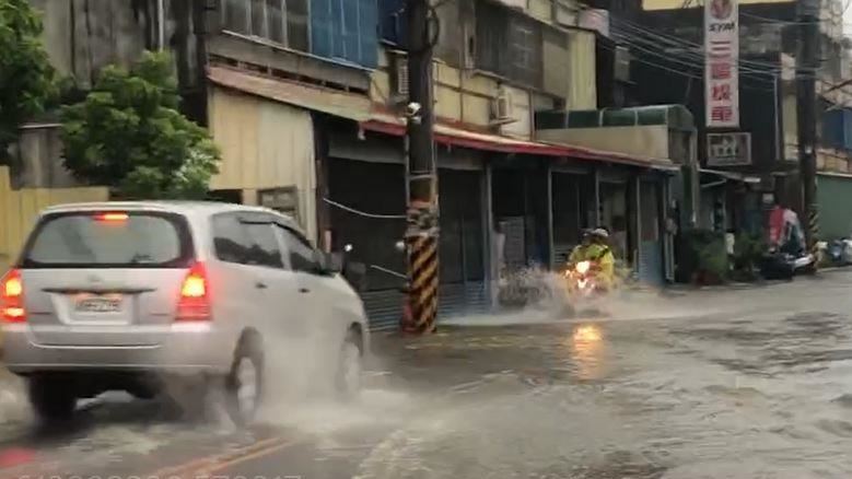 雨彈狂炸馬路淹成河！彰化彰員路封閉