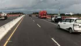 浮屍,台南,安平區,四草大橋,消波塊（圖／翻攝畫面）