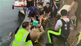 新北市，金山，磺港漁港，落海，命危