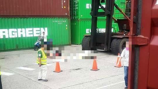 快訊／長榮貨櫃場員工　遭推高機輾過