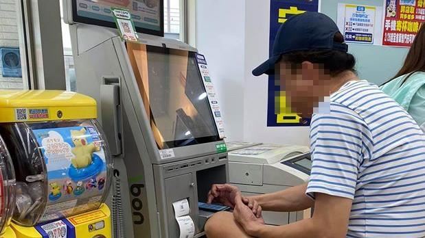 搶悠遊卡？阿伯「專業坐姿」萬人譙爆