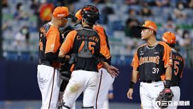 統一獅換投，投手，投手教練。（資料照／記者林聖凱攝影）