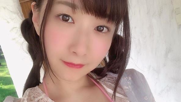甜美偶像試穿泳裝　粉絲羞：被撐爆？