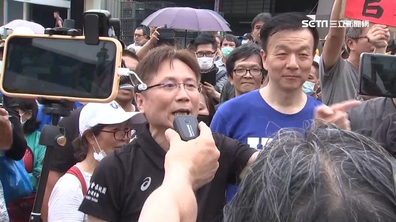 韓粉出征王浩宇服務處　前線警慘被砸