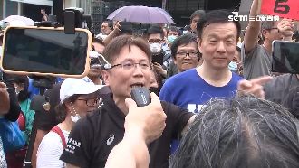 韓粉出征王浩宇服務處　前線警慘被砸