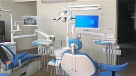 4國扶輪社資金挹注  先進牙科醫療站進駐春日鄉由台灣、日本、韓國和美國等4國扶輪社資金挹注，有設備先進、堪稱5星級的牙科醫療站在屏東春日鄉七佳村掛牌成立，讓當地民眾牙疼不必再遠赴他鄉。（江紘宇提供）中央社記者郭芷瑄傳真  109年6月8日