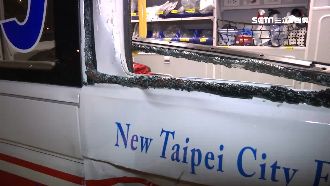 救護車載傷者送醫　路口遭騎士攔腰撞