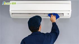 名家專用／NOW健康／中醫師黃慶雲表示，過了1個冬季，冷氣機內部可能藏有大量黴菌，若未妥善清潔就開啟，吸入恐影響人體健康。(勿用)
