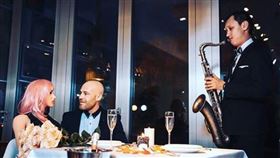 健美選手跟充氣娃娃約會8個月後要跟她結婚（圖／翻攝自margo_party IG）