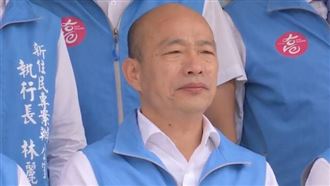 韓國瑜拍「畢業照」　遭網嗆：被退學