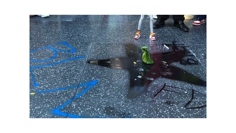 示威洩憤　「川普之星」被潑漆擺狗屎