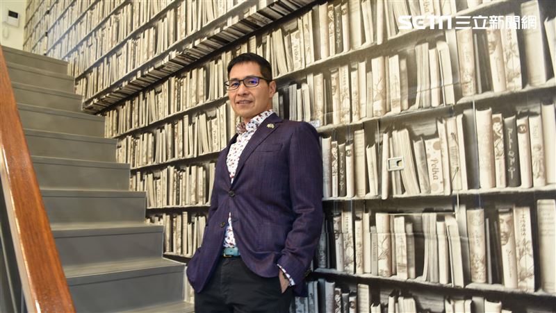 曾是逃學生…他獲終身榮譽史上最年輕