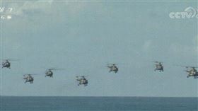 共軍模擬「某海島」著陸作戰！6繩同時機降嗆：插敵軍心臟（圖／翻攝自央視軍事）