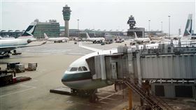 營運陷困境 國泰航空傳減薪港媒15日報導，在武漢肺炎疫情衝擊下，香港國泰航空公司4月的載客量大幅下跌99.6%，公司營運陷入困境，近日傳出減薪。（中通社提供）中央社　109年5月15日