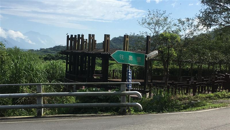 郵務士因公殉職　花蓮縣府諾立碑紀念