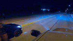 ▲特斯拉Model 3對決道奇皮卡（圖／翻攝自Average merican10 Youtube）