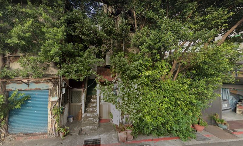 警舍占民地近50年　地主怕得罪隱忍