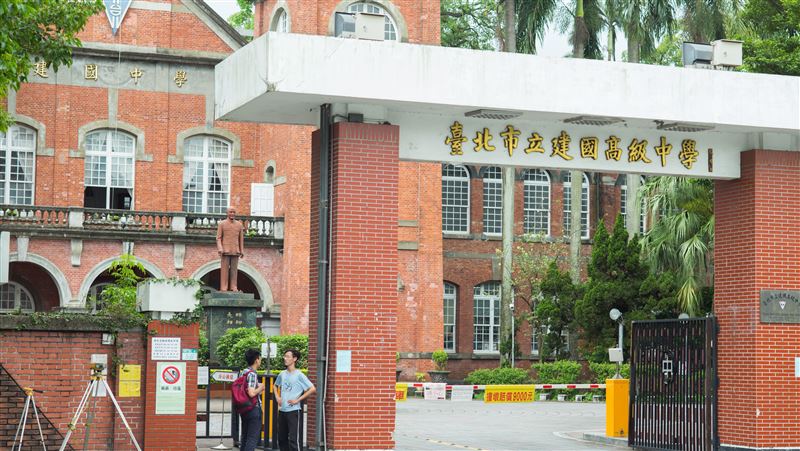 坐我腿上！建中女員工遭性騷控前校長吃案