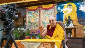 紐西蘭音樂家簡妮拉顧寧一心希望製作達賴喇嘛（圖）誦經的音樂專輯，最後終獲這位西藏精神領袖同意，經過5年努力，這個專輯「內在世界」即將於7月6日達賴喇嘛85歲生日當天發行。（圖取自facebook.com/dalailamaworld）