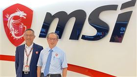 微星看好第2季業績電競大廠微星10日舉行股東會，董事長徐祥（右）、總經理江勝昌（左）看好第2季受惠於宅經濟需求，帶動業績有望創同期新高。中央社記者吳家豪攝  109年6月10日