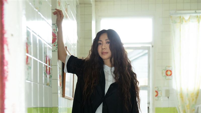 阿峰逝世缺席同學會　萬芳淚訴沒有來