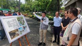 綠委邀集相關單位赴善化糖廠會勘民進黨籍立委郭國文（中）10日邀請台糖公司、台南市文化資產管理處、台南市經濟發展局等相關單位代表，一起到善化糖廠會勘，並針對台糖正在規劃的鐵道意象展示工程等議題進行討論。中央社記者楊思瑞攝  109年6月10日