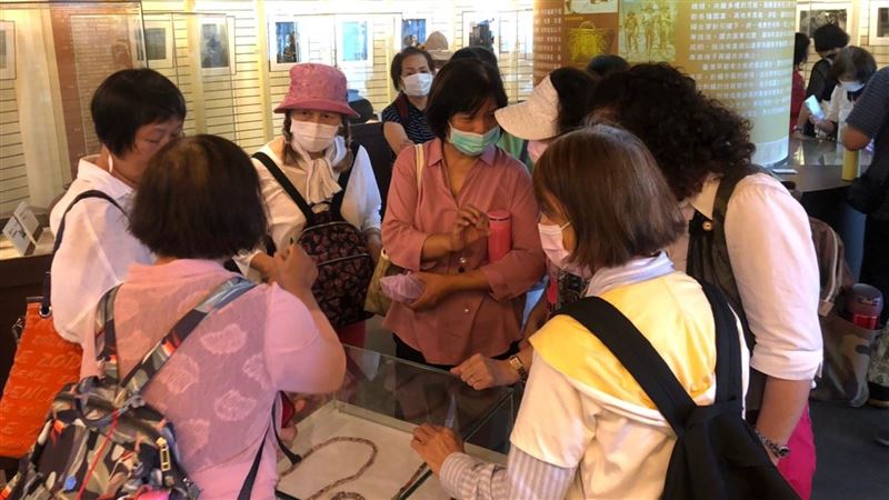 疫情解封　原民會學員出關基隆看展