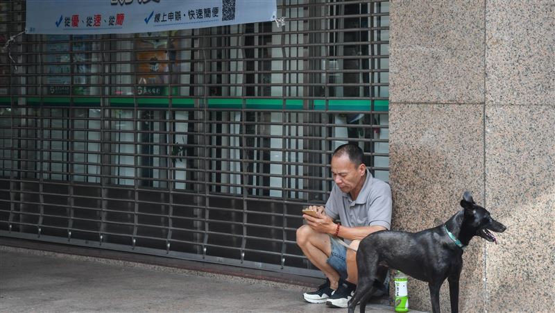 4月受僱員工數　金融海嘯後首負成長