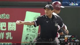 ▲主審邱景彥。（圖／翻攝自CPBL TV）