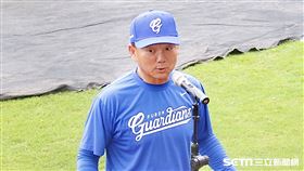 ▲中職開放觀眾首場新莊球場，富邦悍將總教練洪一中受訪。（圖／記者林聖凱攝影）