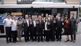 ▲NCC、行政院、台北市政府、TTC及5GO長官們與中華電信董事長、中華電信行分總經理、中華電信數分總經理、艾斯移動、三星、勤崴代表