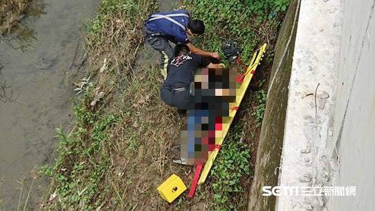 女坐護欄講電話　突碰一聲…摔5米溝