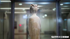 台北故宮「灰陶加彩仕女俑」（記者：陳弋）