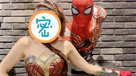 DJ圓圓化身神力女超人半夜夢到在擺pose 超級鐵粉成為活動大使首位代言超級英雄博覽會 DJ圓圓化身神力女超人半夜夢到在擺pose 超級鐵粉成為活動大使首位代言超級英雄博覽會 Queen Studios Taiwan提供