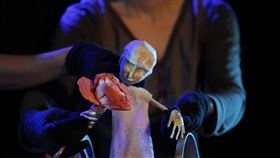 藝FUN券政策很有感　劇團歡迎民眾使用無獨有偶工作室劇團「我是另一個你自己」復刻版12日將在利澤國際偶戲藝術村登場，藝術總監鄭嘉音表示，未來藝文消費專用振興券「藝FUN券」也可以用在利澤國際偶戲藝術村預約導覽及演出活動。（無獨有偶工作室劇團提供）中央社記者趙靜瑜傳真　109年6月11日