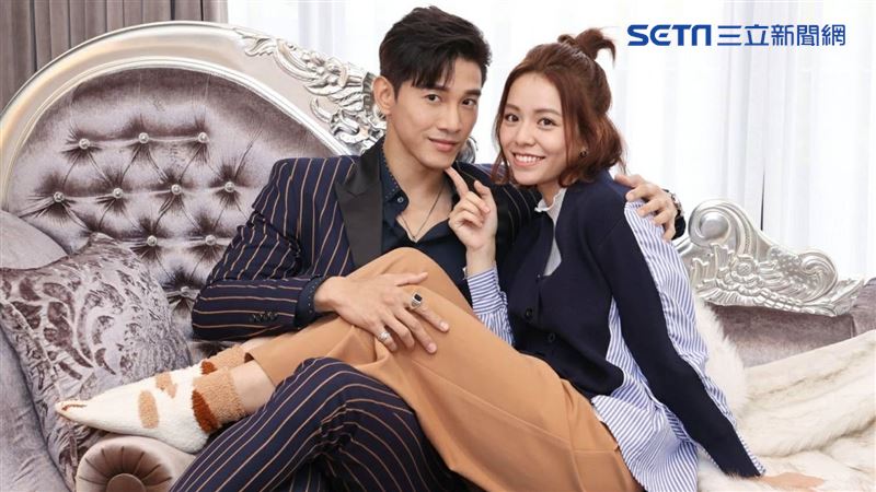 從影最大尺度　張立昂手伸進她裙子裡