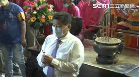 顏清標　抱病扶轎（圖／翻攝畫面）