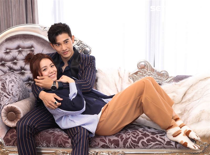 張立昂、宋芸樺、連晨翔、廖奕旋「浪漫輸給你」豪宅拍片現場。（記者邱榮吉/台中拍攝）