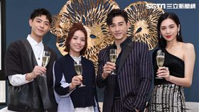 張立昂、宋芸樺、連晨翔、廖奕琁「浪漫輸給你」豪宅現場拍攝。（記者邱榮吉/台中拍攝）