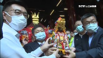 顏清標親送大甲媽祖上轎　子女代遶境