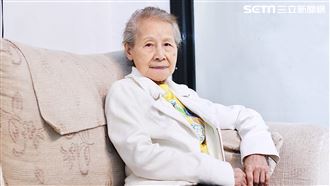 獨／78歲女星超敢　直接拿糞抹上身