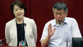 柯文哲：一國兩制在港失敗  表達尊重台北市長柯文哲（右）11日在議會答詢時表示，一國兩制在香港證明失敗、在台灣不被接受，他表達尊重，「這叫外交辭令」，他不會提支持或不支持。左為副市長黃珊珊。中央社記者鄭傑文攝　109年6月11日